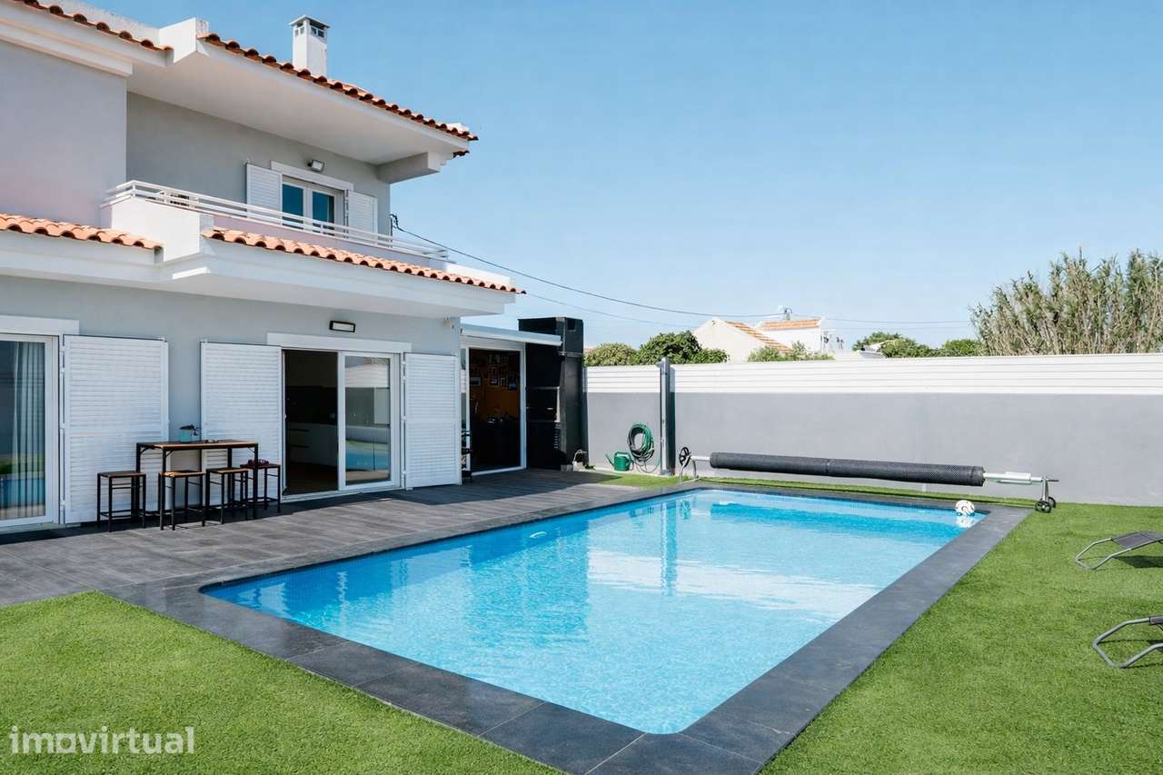 Moradia Isolada T6 com Piscina Aquecida e Garagem em Alhos Vedros - Grande imagem: 2/32