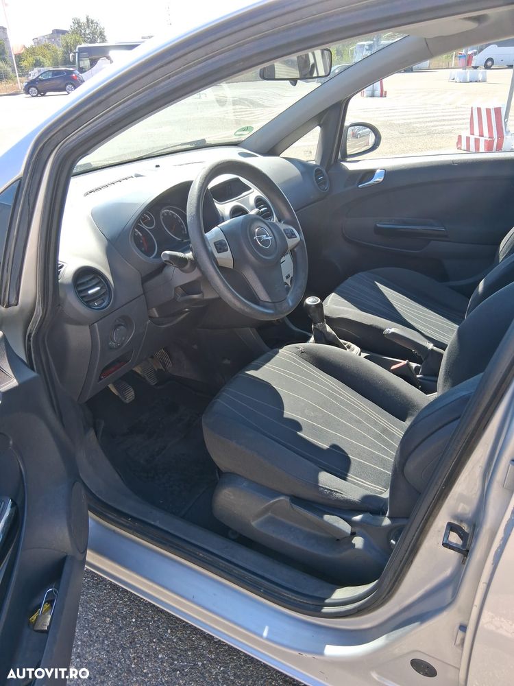 Opel Corsa 1.2i Essentia - 8