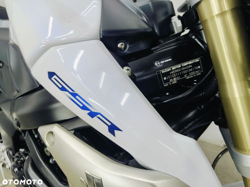 Suzuki GSR - 8