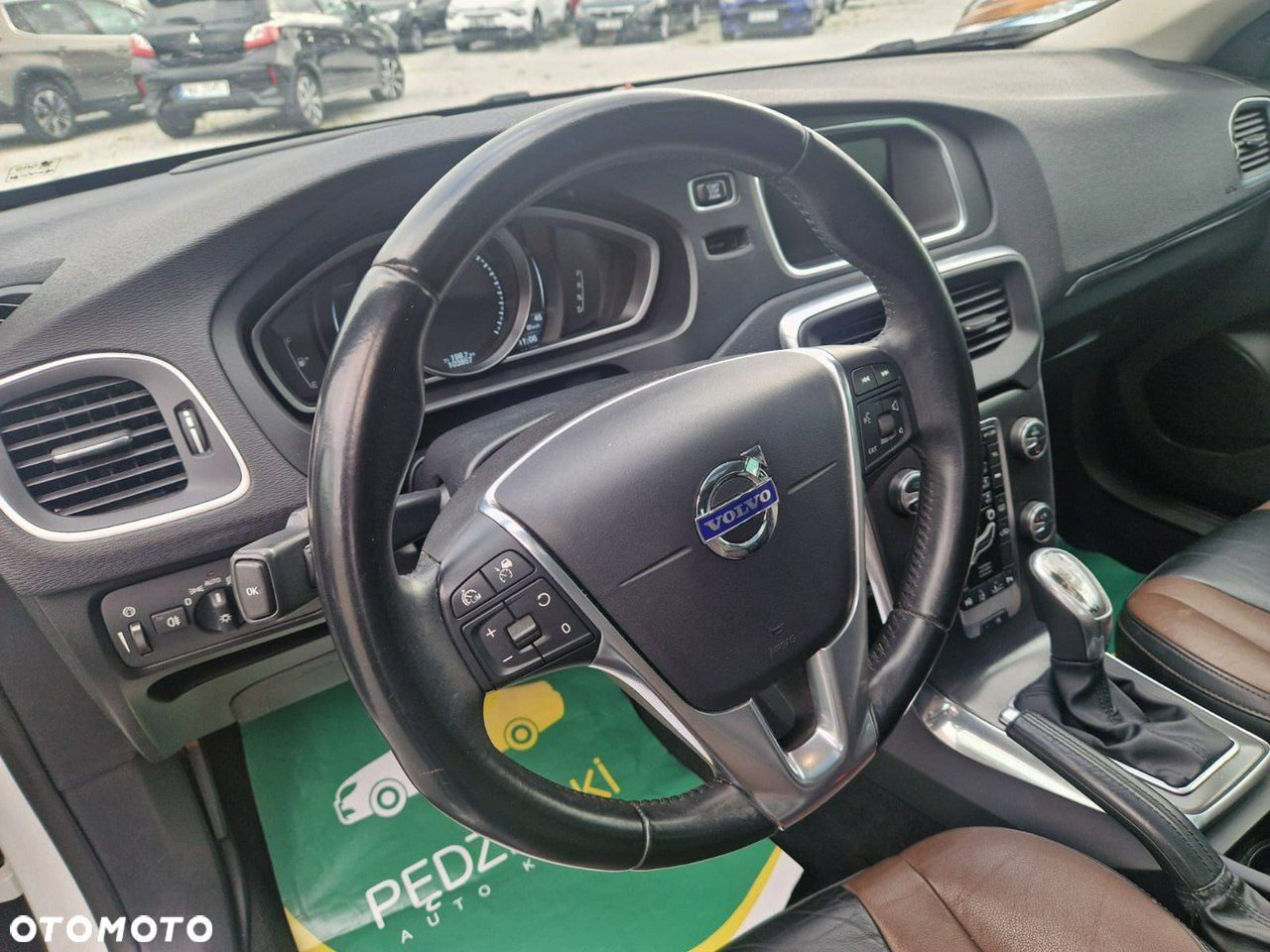 Volvo V40 Cross Country - 9