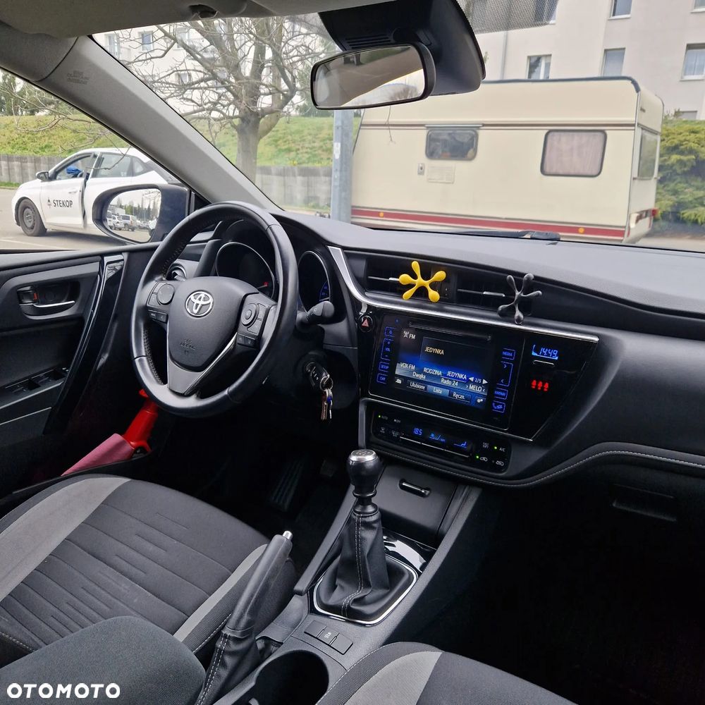 Toyota Auris 1.6 Premium - 5