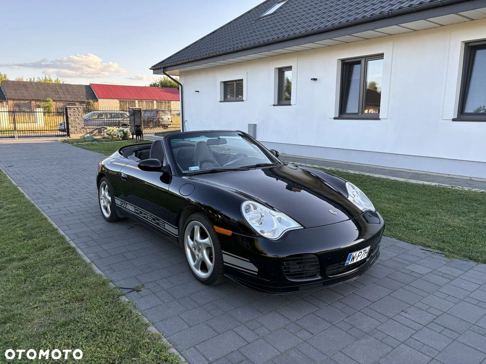 Porsche 911 Carrera 4 - 6