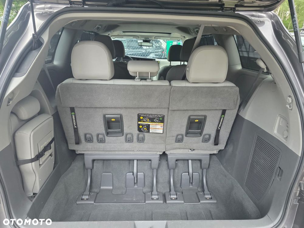Toyota Sienna - 26
