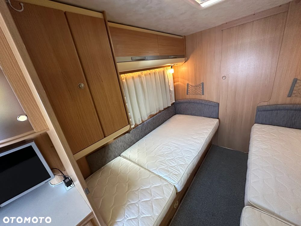 Adria ADORA 542 UT z napędem, nową markizą i dużą łazienką. - 26