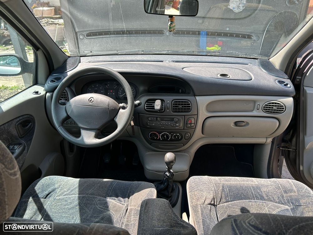 Renault Mégane Scénic - 11