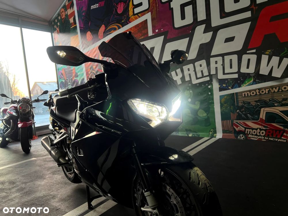 Honda VFR - 15