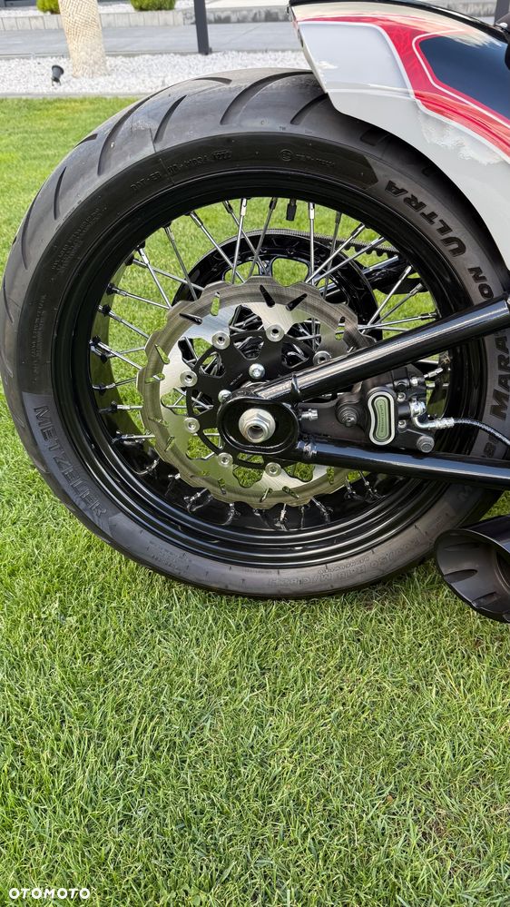 Harley-Davidson Softail Street Bob - 19