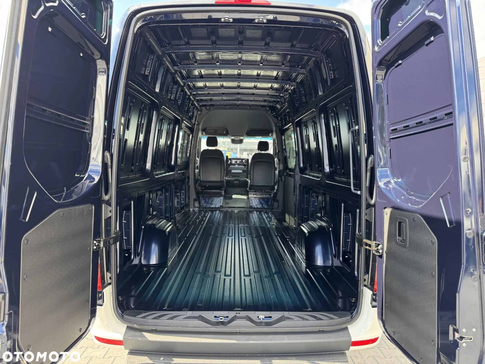 Mercedes-Benz Sprinter - 8