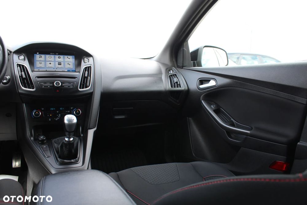 Ford Focus 1.0 EcoBoost Start-Stopp-System ST-LINE STYLE - 17