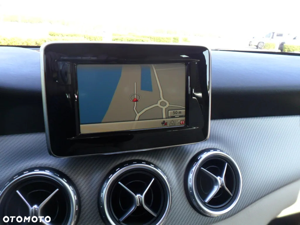 Mercedes-Benz GLA - 30