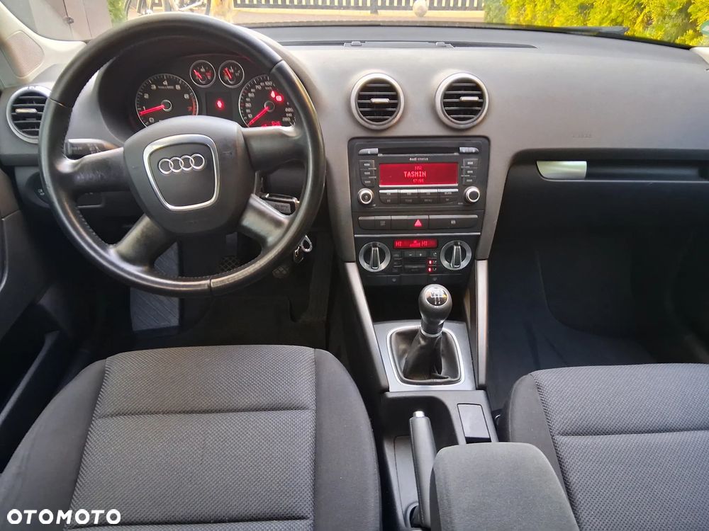 Audi A3 Sportback 1.6 Ambiente - 24