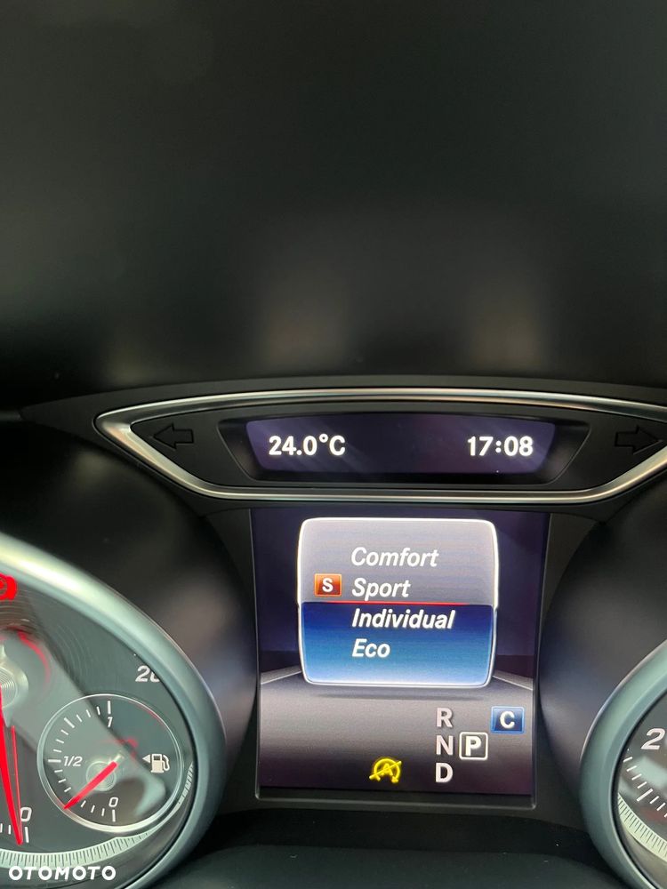 Mercedes-Benz GLA 200 7G-DCT - 19