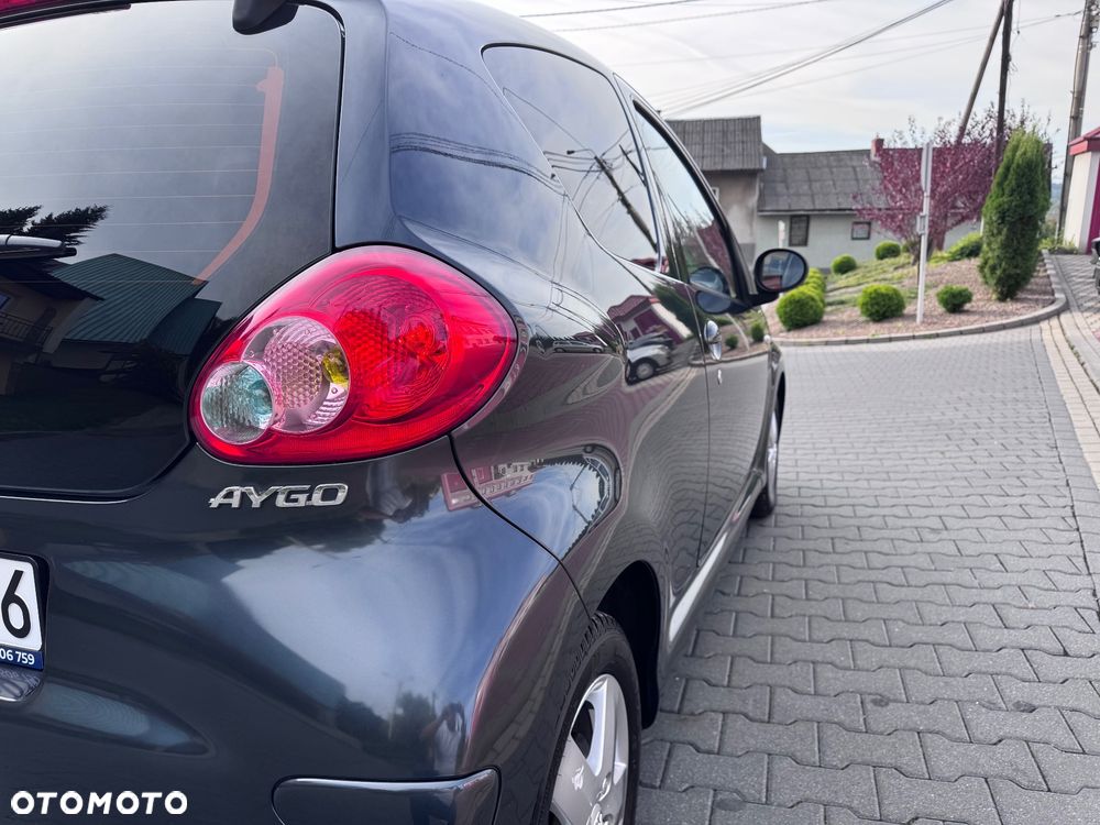 Toyota Aygo Connect - 16