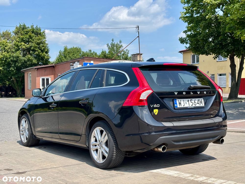 Volvo V60 T3 Momentum - 4