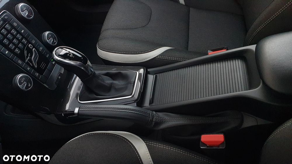 Volvo V40 Cross Country T3 Drive-E Dynamic Edition - 24