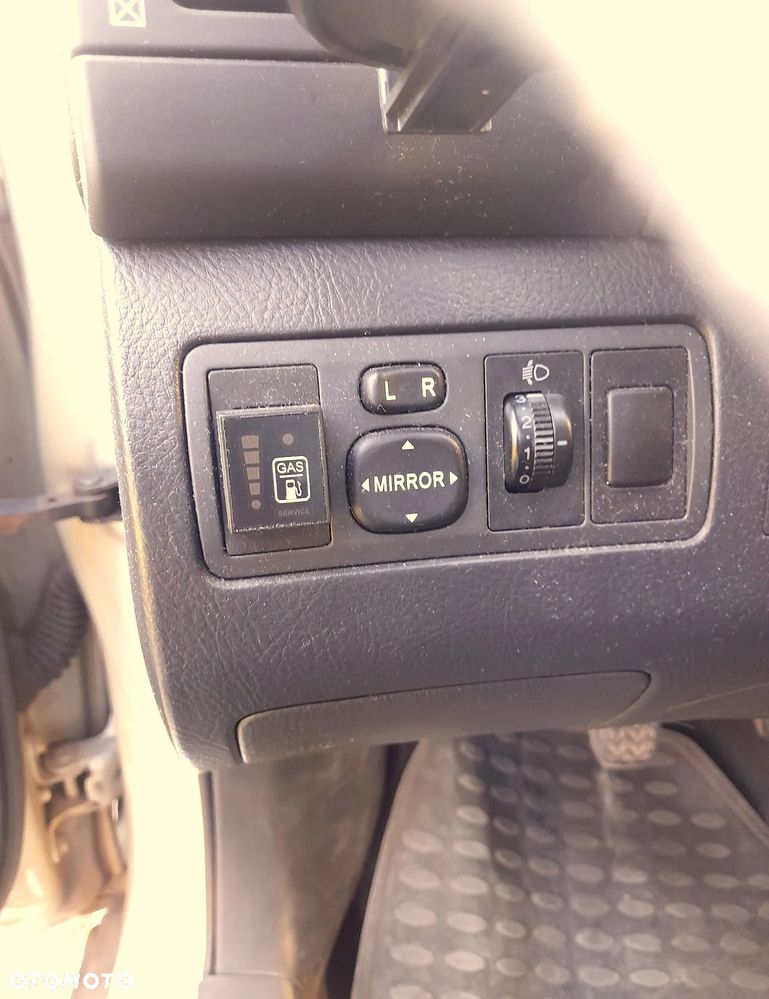 Toyota Avensis 1.8 VVT-i Luna - 23