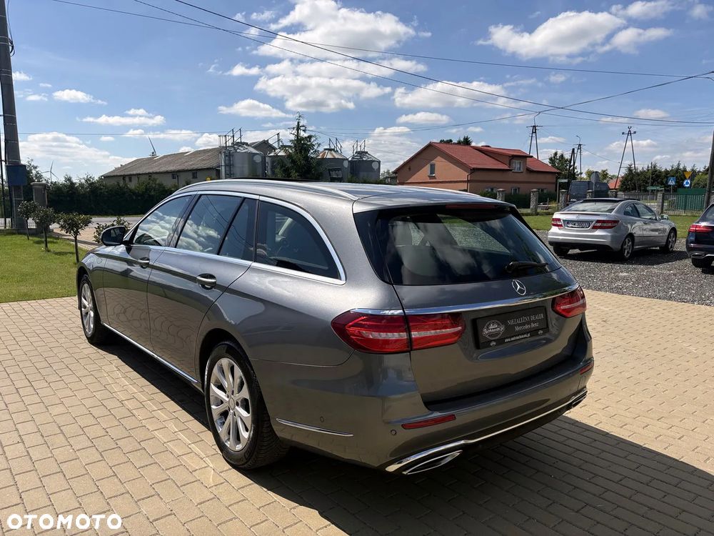 Mercedes-Benz Klasa E 250 9G-TRONIC Exclusive - 4