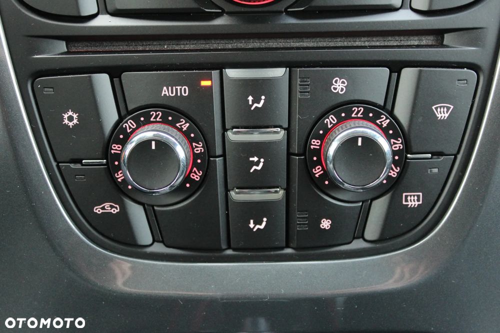 Opel Astra 1.4 T Cosmo S&S - 23