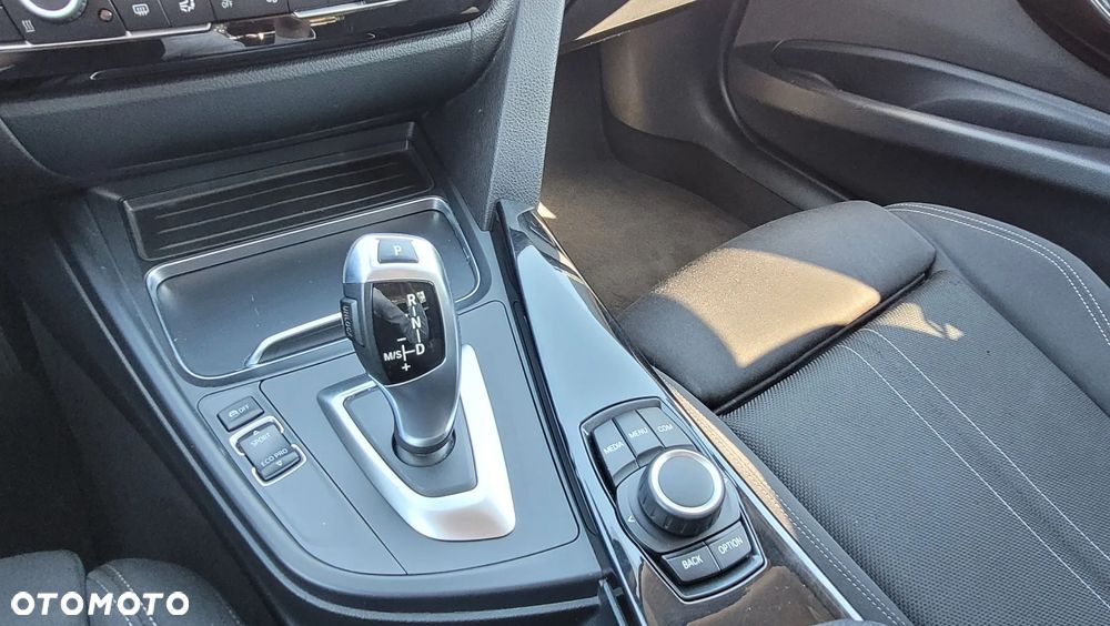BMW Seria 3 318i GPF Sport Line Shadow - 14