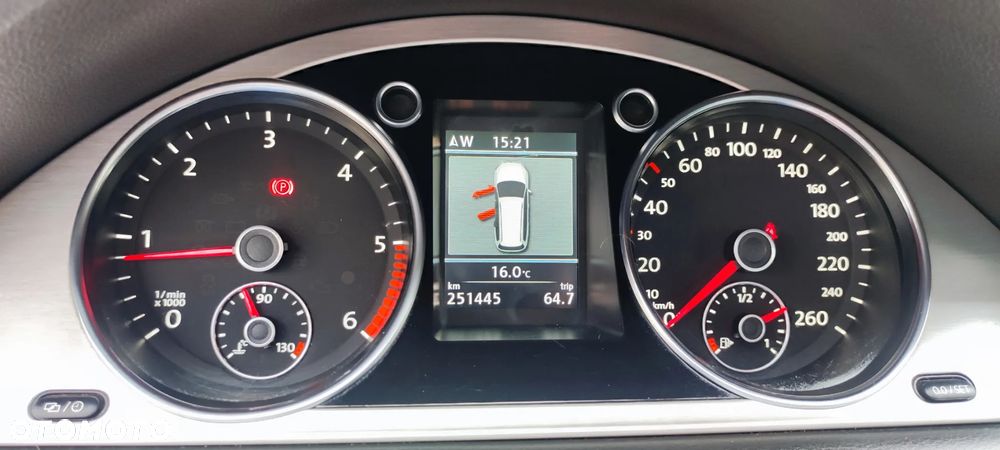 Volkswagen Passat Variant 2.0 TDI BlueMotion Technology Highline - 22