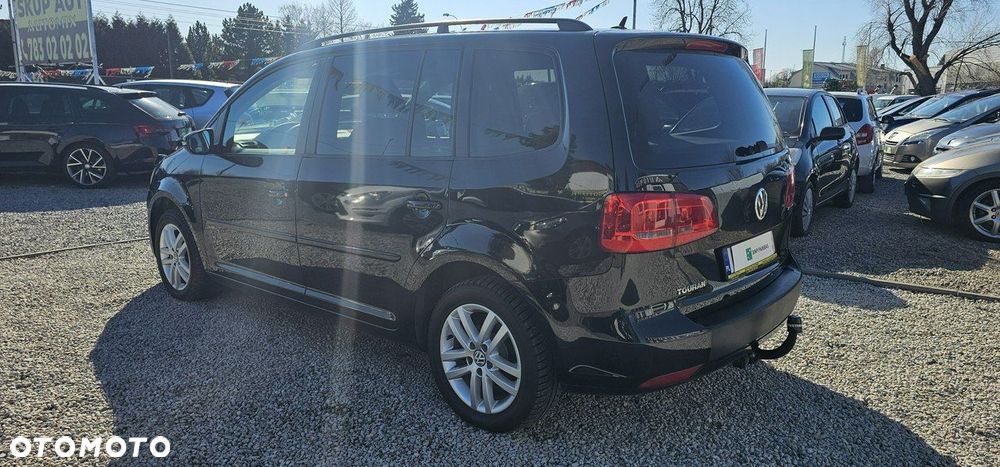 Volkswagen Touran - 11