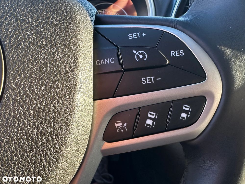 Jeep Cherokee - 27
