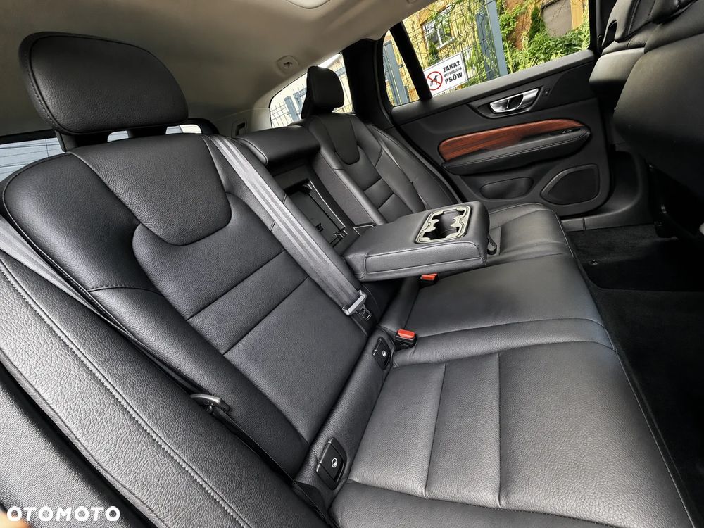 Volvo V60 Cross Country B5 B AWD Plus - 23