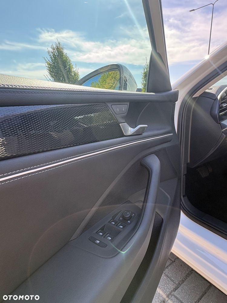 Volkswagen Passat - 26