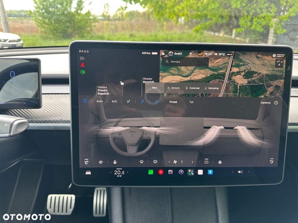Tesla Model Y Performance AWD - 27