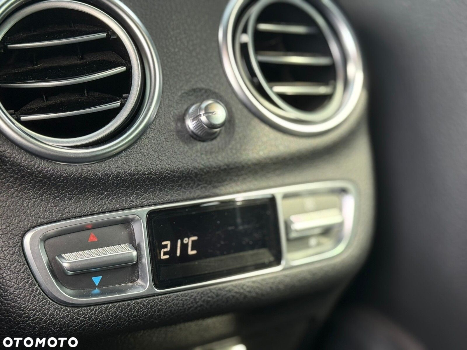 Mercedes-Benz Klasa E 200 9G-TRONIC - 18