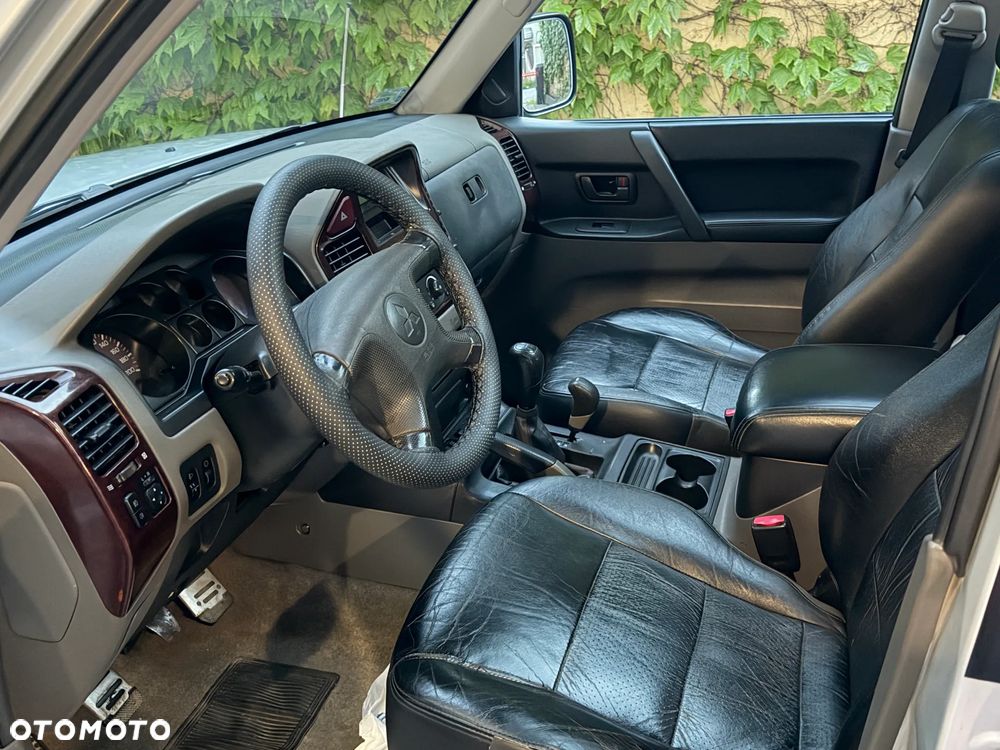Mitsubishi Pajero - 9