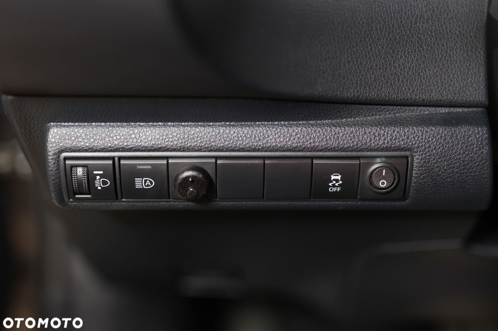 Toyota Corolla - 13
