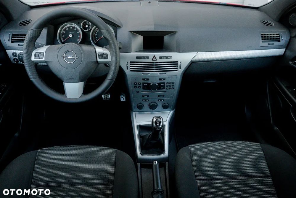 Opel Astra III GTC 1.8 Sport - 31
