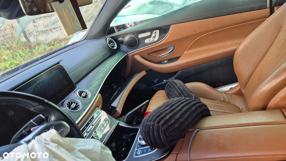 Mercedes-Benz Klasa E 220 d 4Matic Coupe 9G-TRONIC Avantgarde - 7