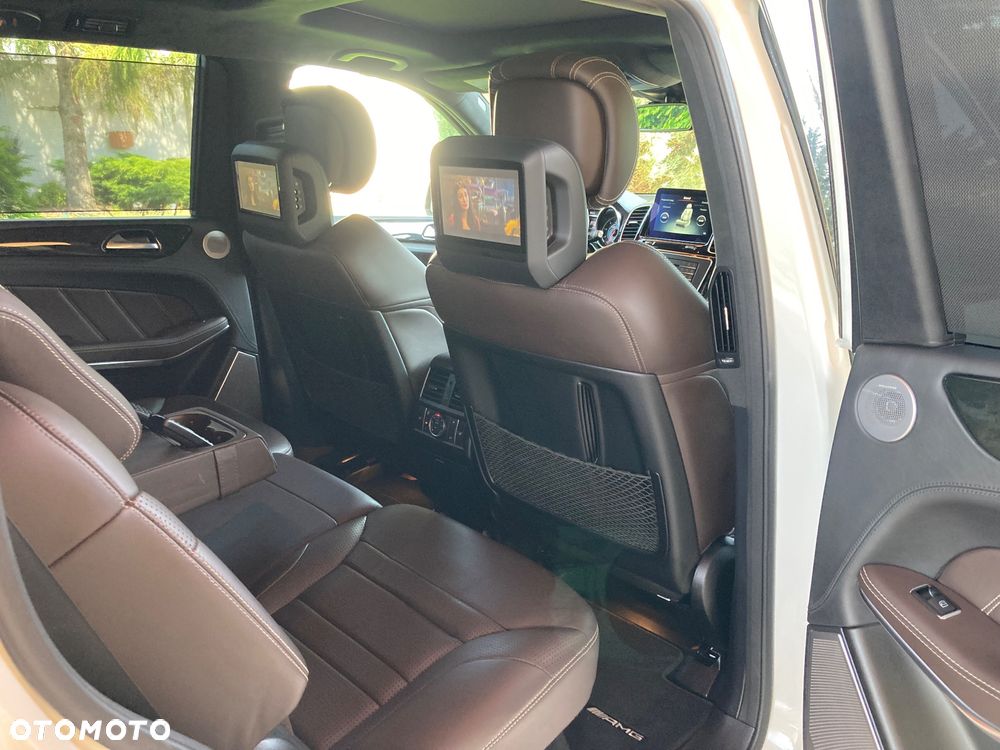 Mercedes-Benz GLS - 12