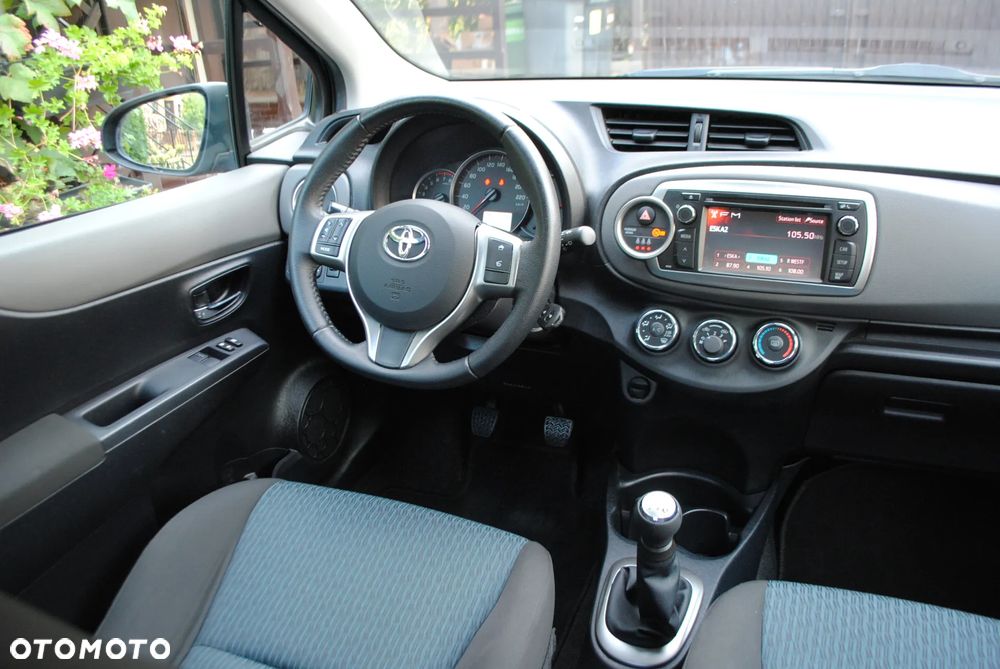 Toyota Yaris 1.0 Premium - 9