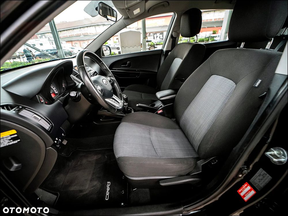 Kia Ceed - 28