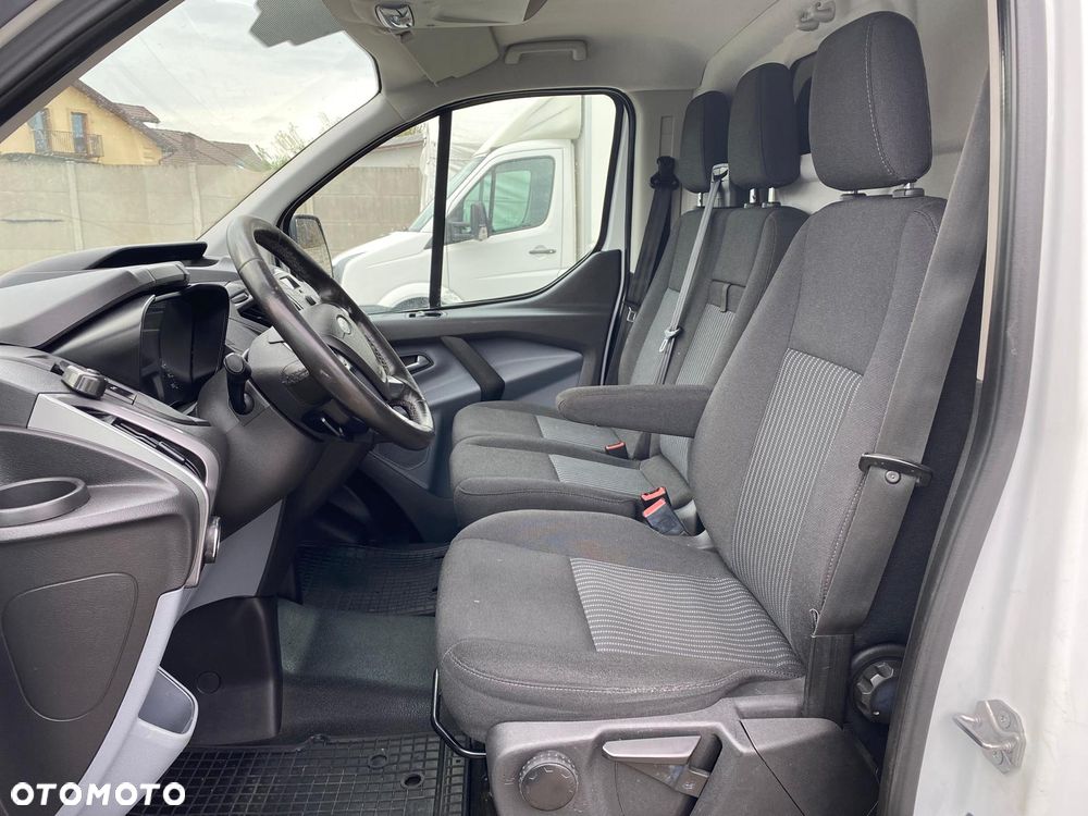Ford TRANSIT CUSTOM - 9