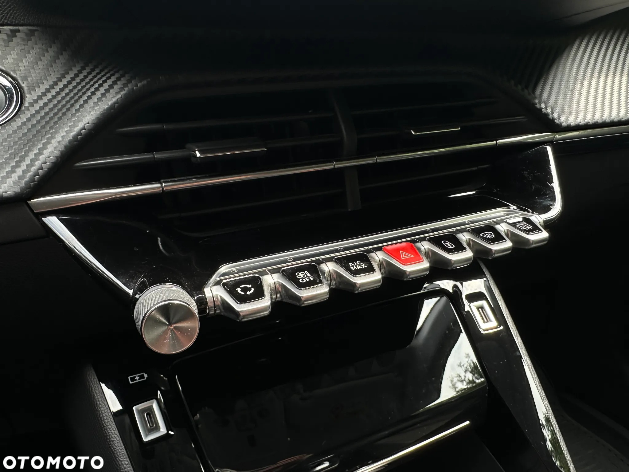 Peugeot 208 e-208 Allure - 21