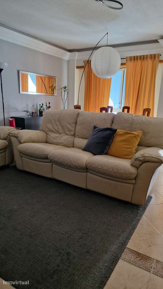 Apartamento T2 com box, cozinha totalmente equipada, 3 varandas - Grande imagem: 2/19