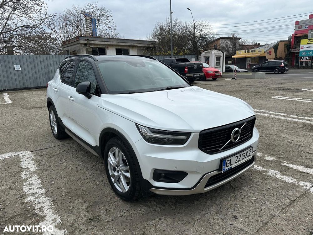 Volvo XC 40 B4 AT8 AWD Mild Hybrid Momentum Pro - 3