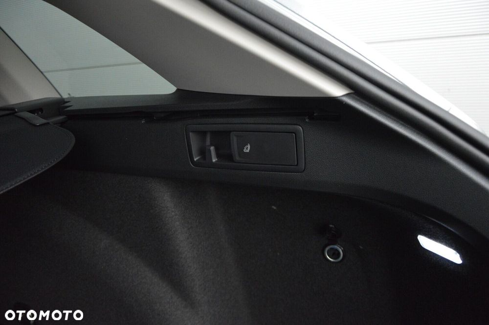 Volkswagen Golf Variant 1.5 eTSI mHEV Life Plus DSG - 22