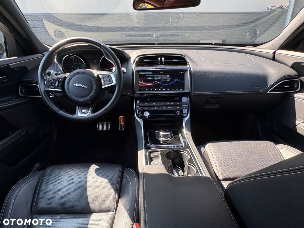 Jaguar XE 20d R-Sport Ingenium Edition - 11