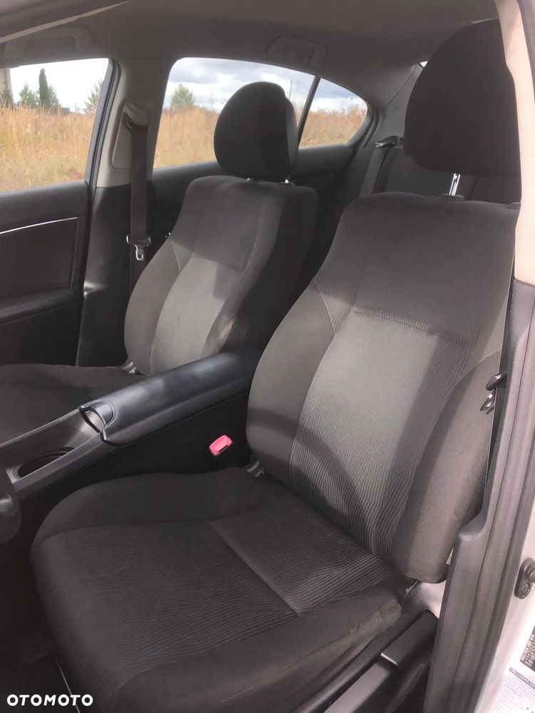 Toyota Avensis - 9