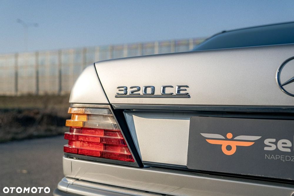Mercedes-Benz Klasa E 320 - 19
