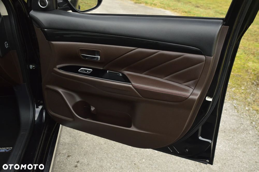 Mitsubishi Outlander 2.0 4WD Top - 33