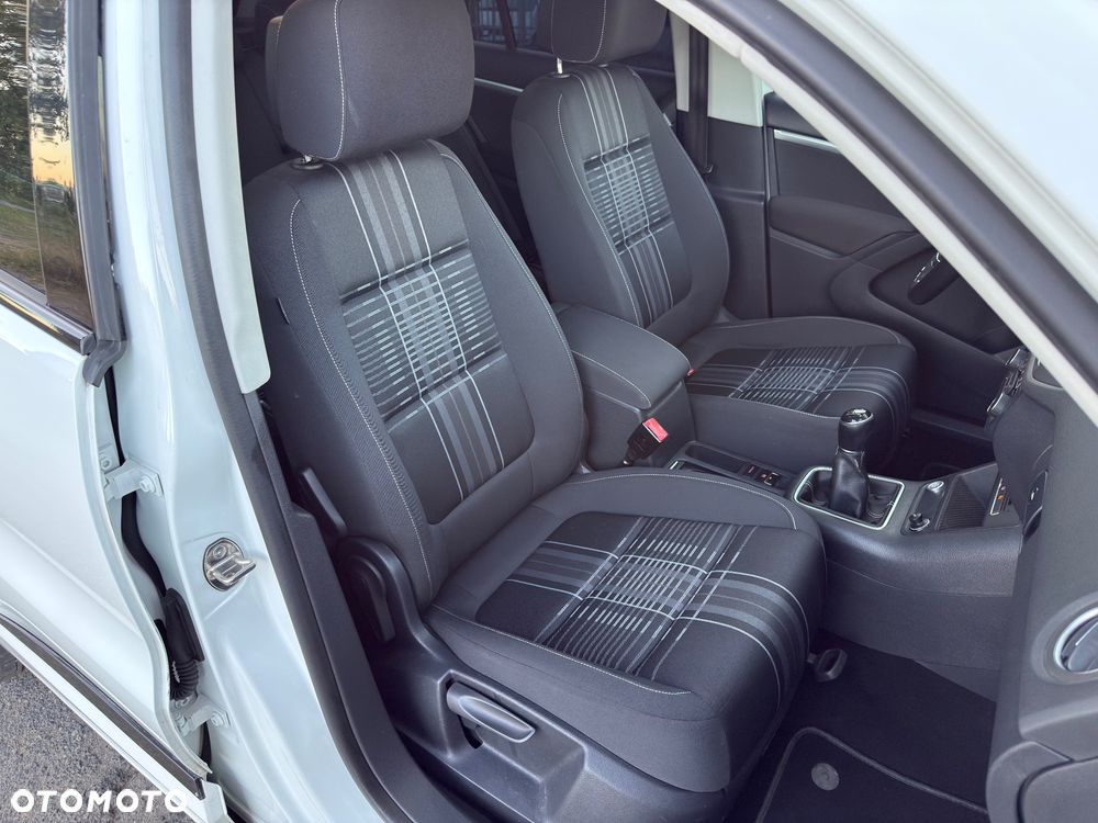 Volkswagen Tiguan 2.0 TDI DPF BlueMotion Technology Lounge Sport & Style - 28