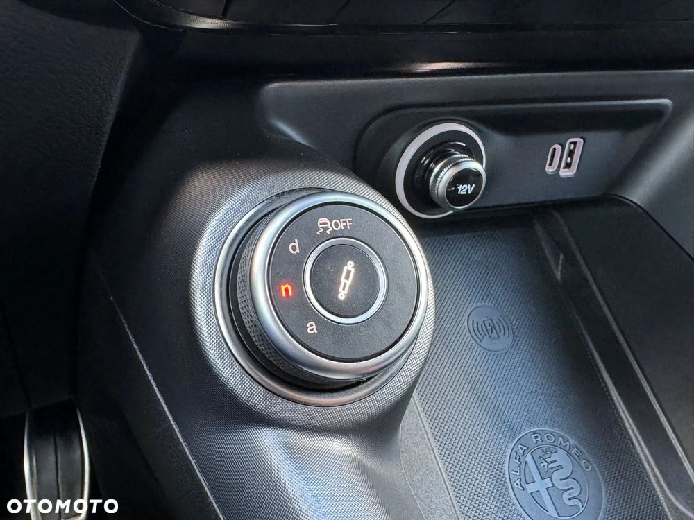 Alfa Romeo Tonale 1.5 T4 GSE mHEV Veloce DCT - 24