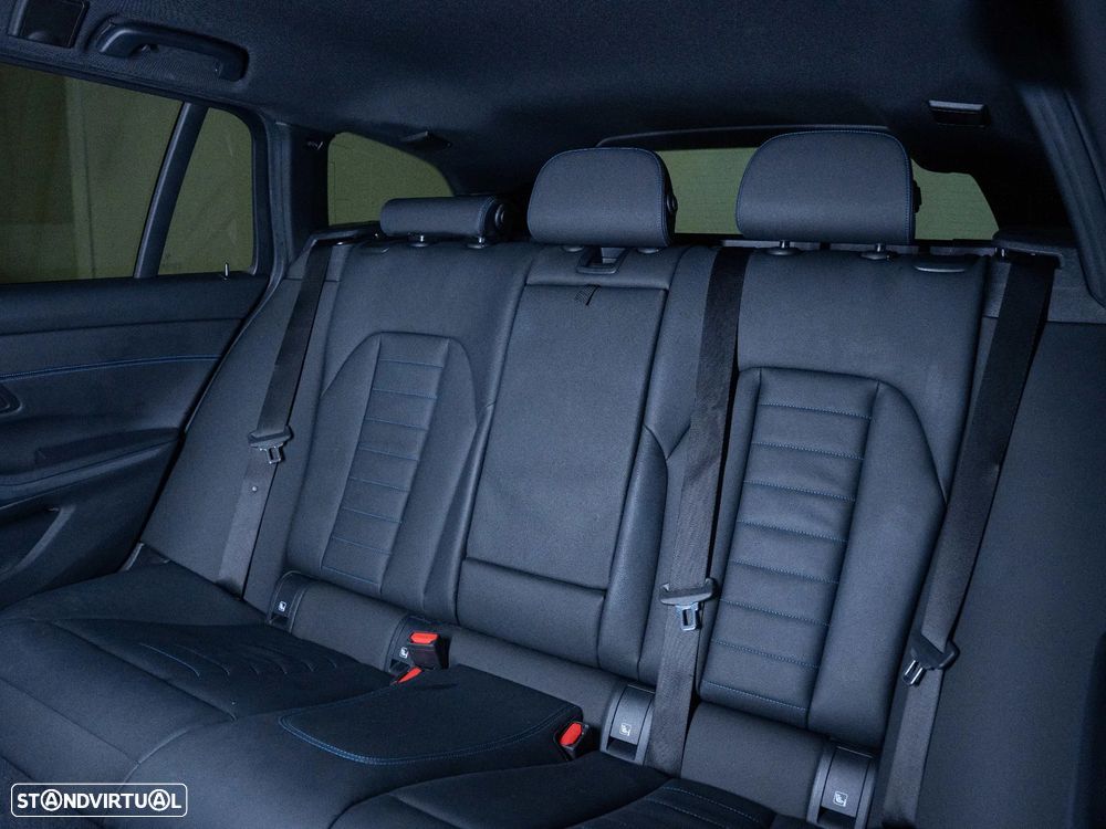 BMW 320 d Touring Pack Desportivo M Auto - 14