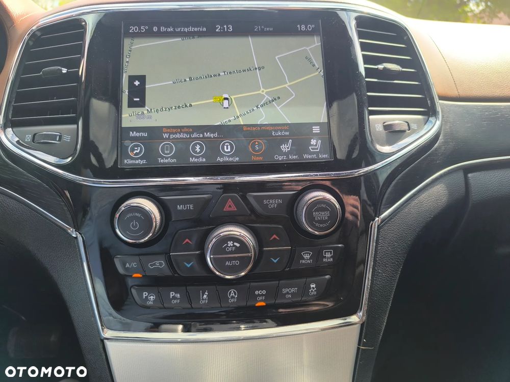 Jeep Grand Cherokee - 12